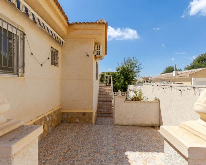 Image No.20-2 Bed Townhouse for sale