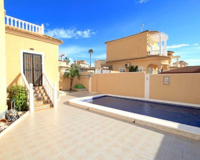 Image No.2-4 Bed Villa for sale