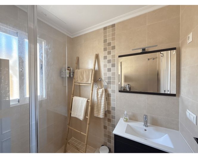 Image No.6-2 Bed Townhouse for sale