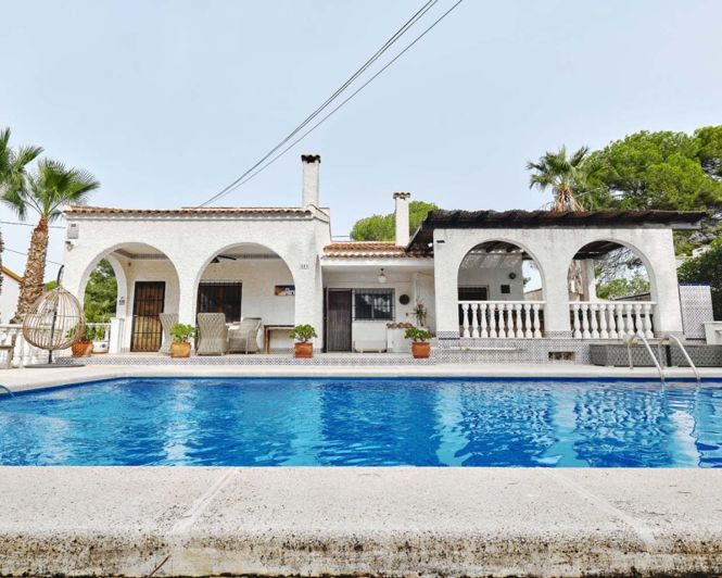 Image No.1-4 Bed Villa for sale