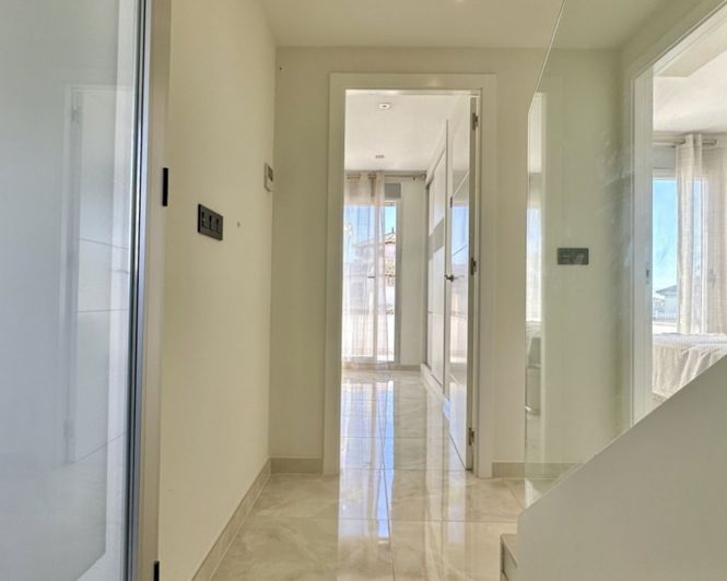 Image No.28-3 Bed Villa for sale