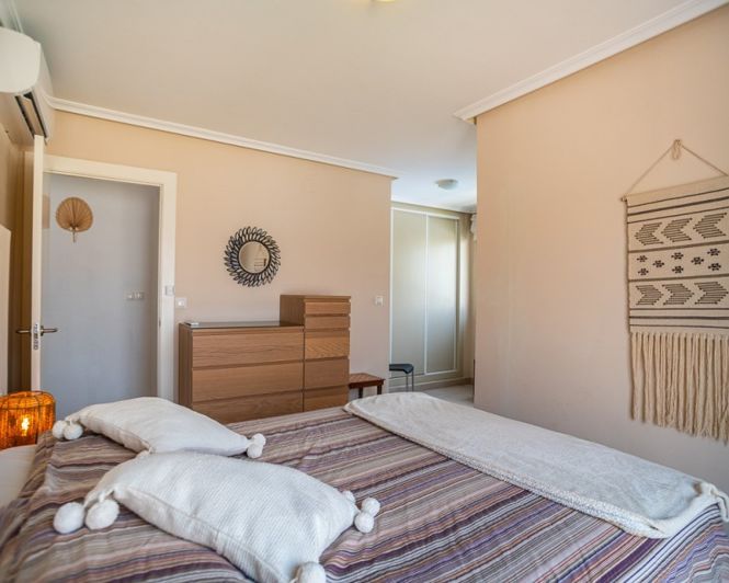 Image No.14-3 Bed Townhouse for sale