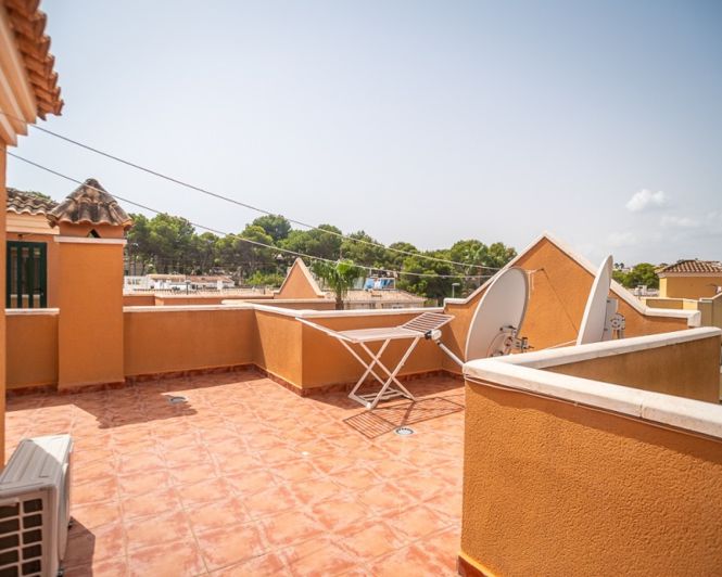 Image No.27-3 Bed Townhouse for sale