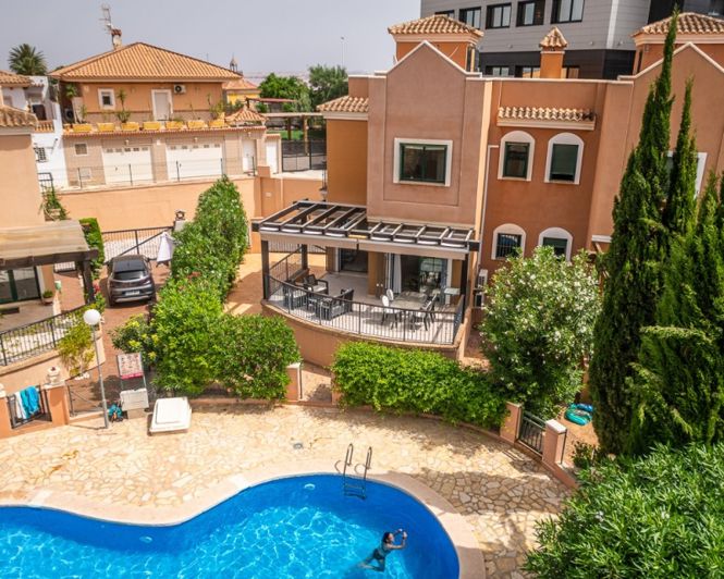 Image No.31-3 Bed Townhouse for sale