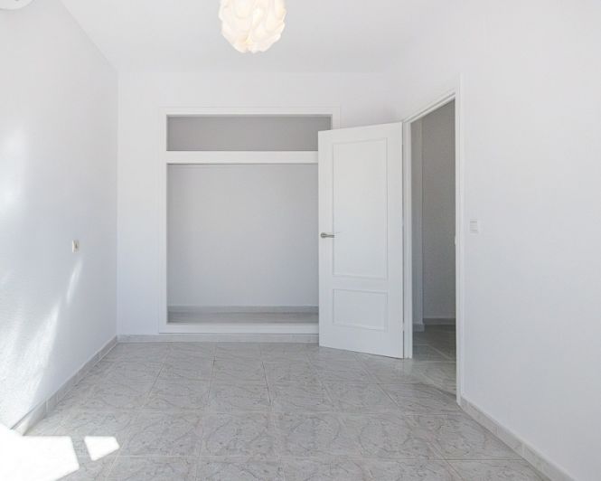 Image No.14-3 Bed Townhouse for sale