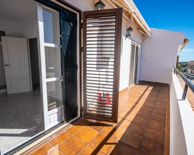 Image No.15-3 Bed Townhouse for sale