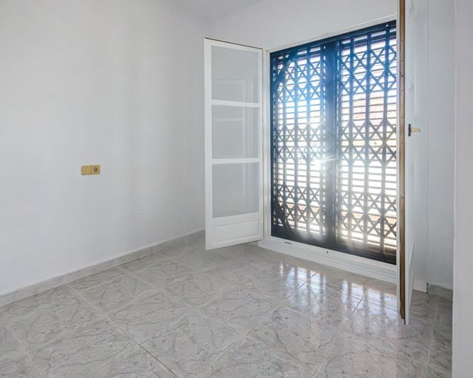 Image No.17-3 Bed Townhouse for sale