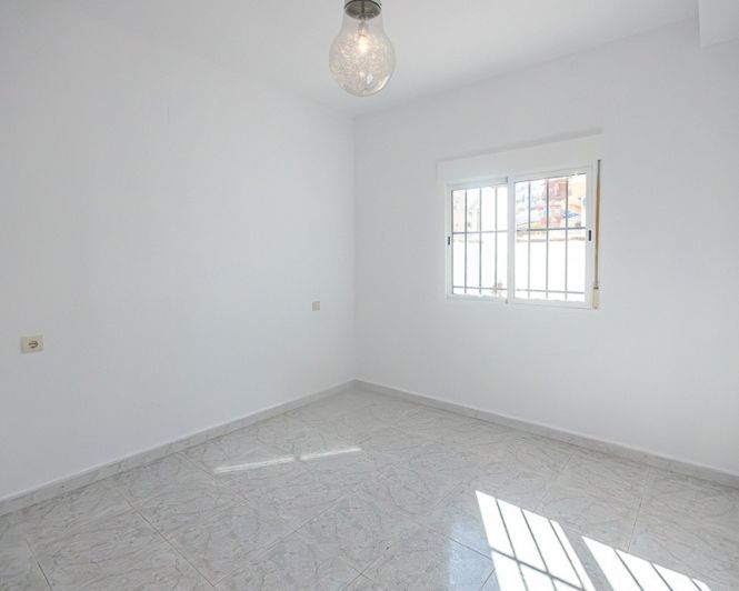 Image No.8-3 Bed Townhouse for sale