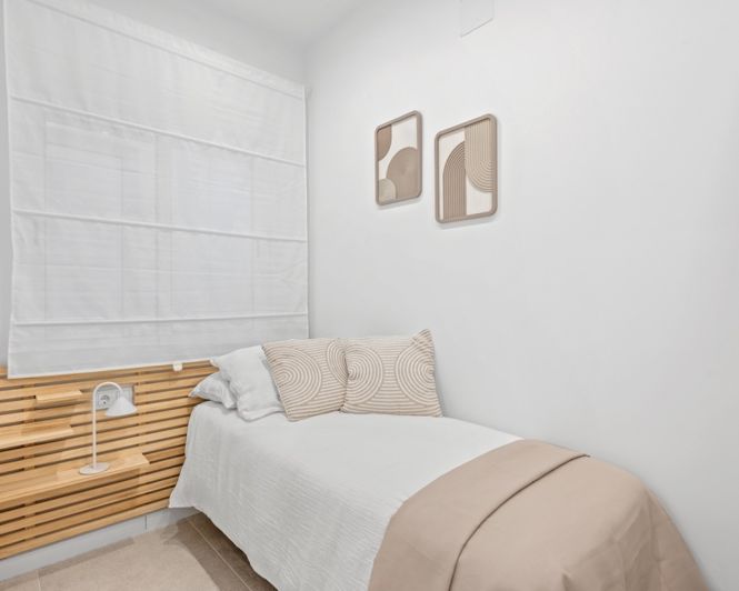 Image No.13-2 Bed Townhouse for sale