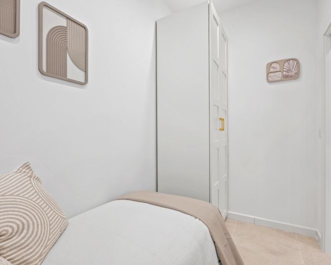 Image No.15-2 Bed Townhouse for sale