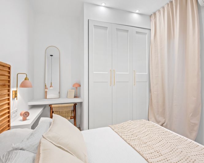 Image No.9-2 Bed Townhouse for sale