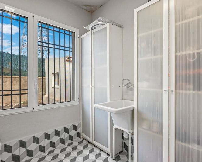 Image No.24-3 Bed Country Property for sale