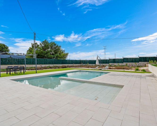 Image No.31-3 Bed Country Property for sale