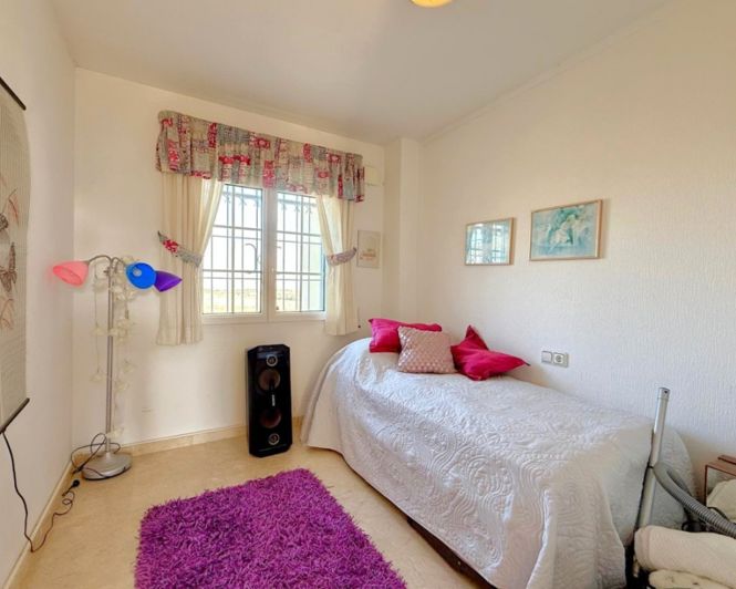 Image No.9-2 Bed Townhouse for sale