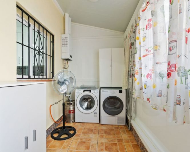 Image No.17-3 Bed Townhouse for sale