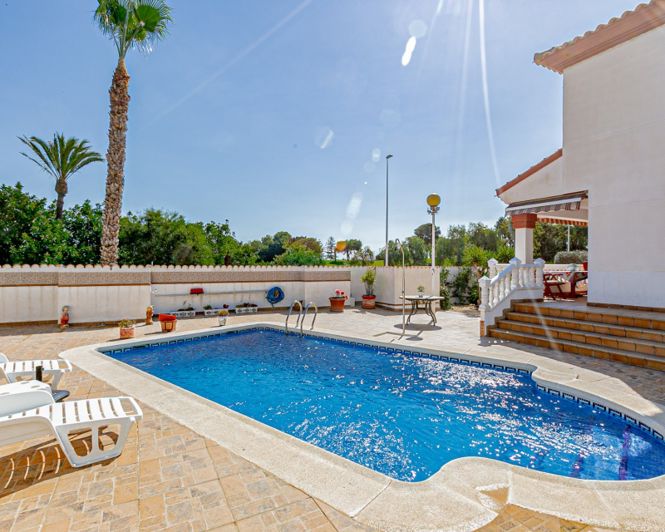 Image No.2-Villa de 4 chambres à vendre à Campoamor