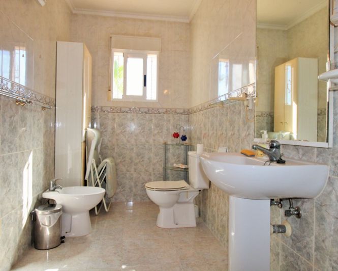 Image No.19-3 Bed Townhouse for sale