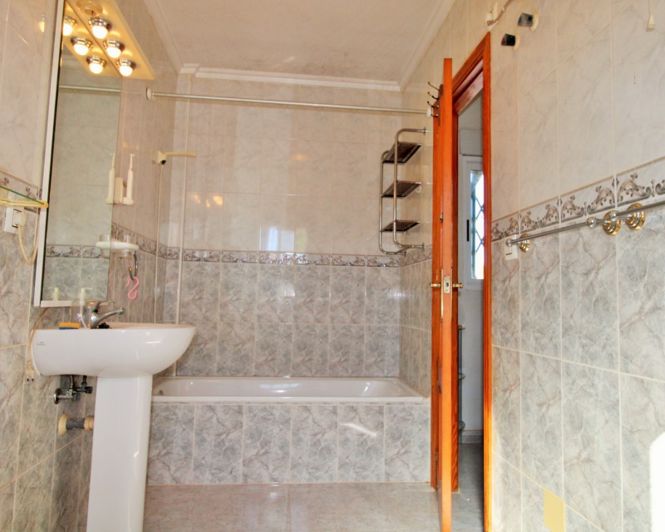 Image No.20-3 Bed Townhouse for sale