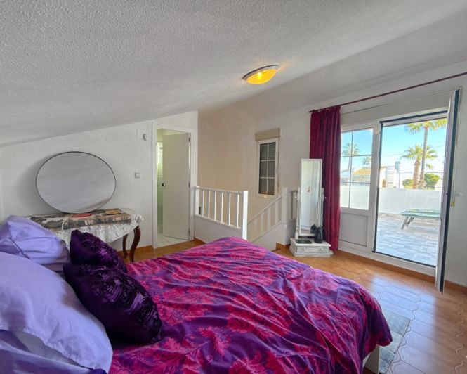 Image No.14-3 Bed Townhouse for sale