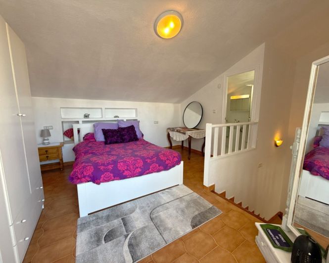 Image No.28-3 Bed Townhouse for sale