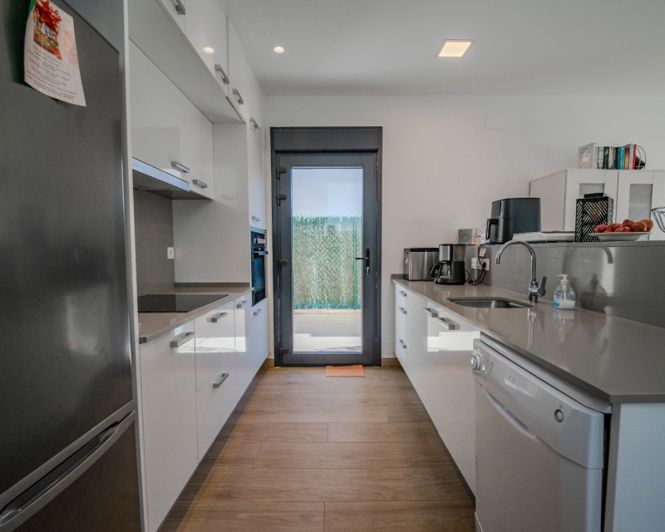 Image No.12-3 Bed Townhouse for sale