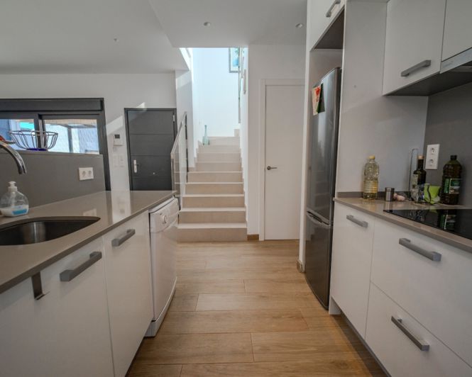 Image No.19-3 Bed Townhouse for sale