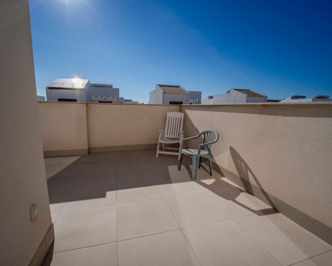 Image No.30-3 Bed Townhouse for sale