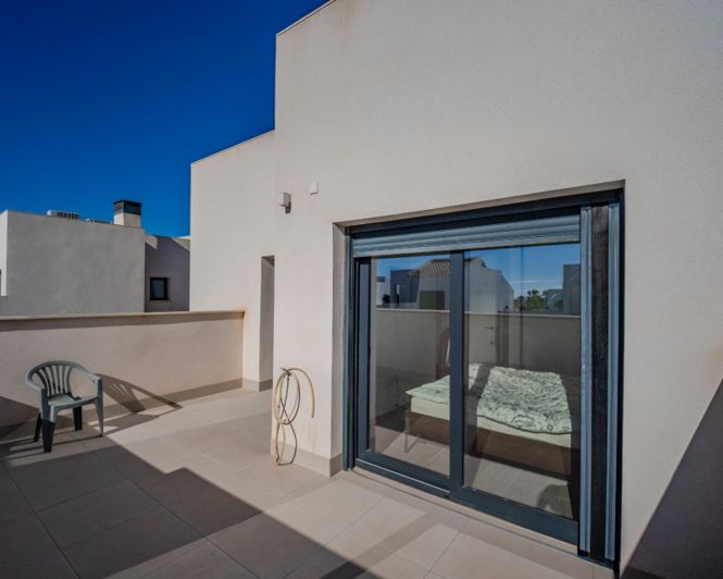 Image No.32-3 Bed Townhouse for sale