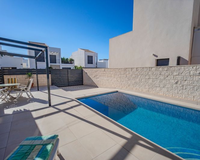 Image No.7-3 Bed Townhouse for sale