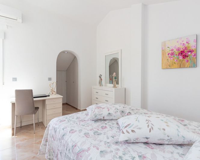 Image No.23-3 Bed Townhouse for sale