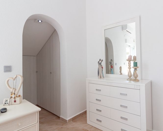 Image No.25-3 Bed Townhouse for sale