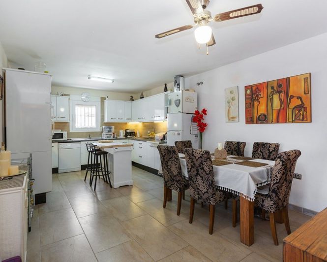 Image No.9-6 Bed Villa for sale