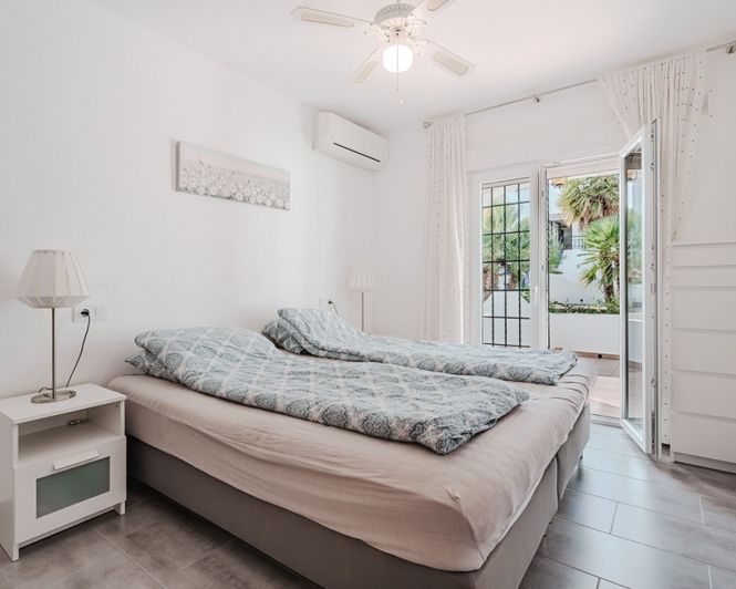 Image No.19-3 Bed Townhouse for sale