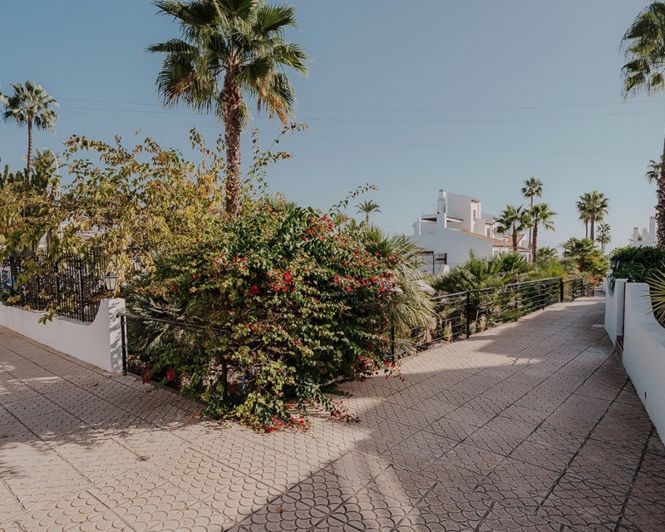 Image No.35-3 Bed Townhouse for sale