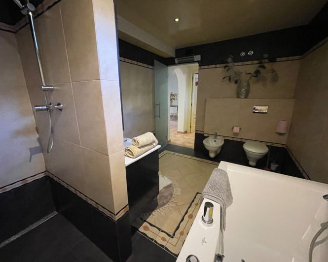 Image No.30-5 Bed Villa for sale