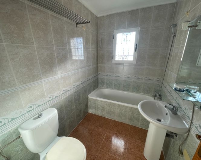 Image No.14-3 Bed Townhouse for sale