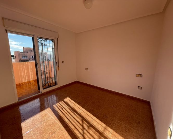 Image No.15-3 Bed Townhouse for sale