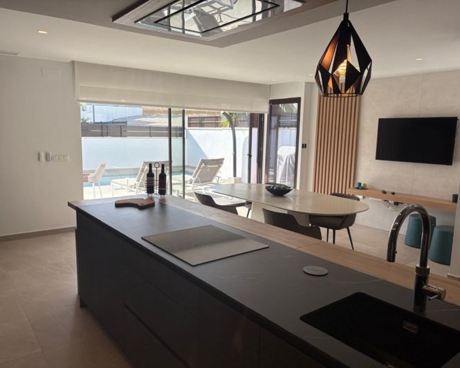 Image No.8-3 Bed Townhouse for sale