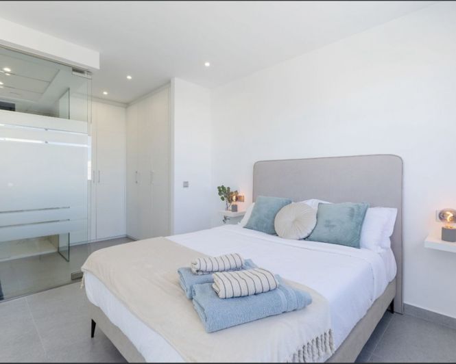 Image No.25-3 Bed Villa for sale