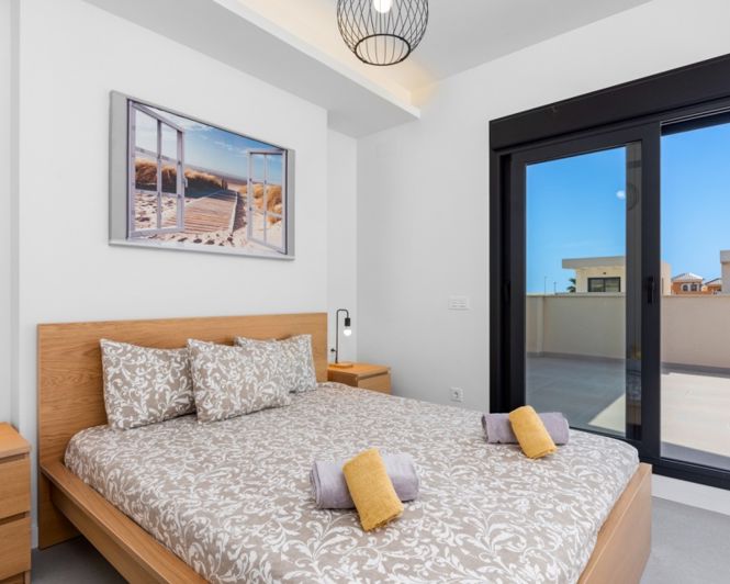 Image No.19-3 Bed Townhouse for sale