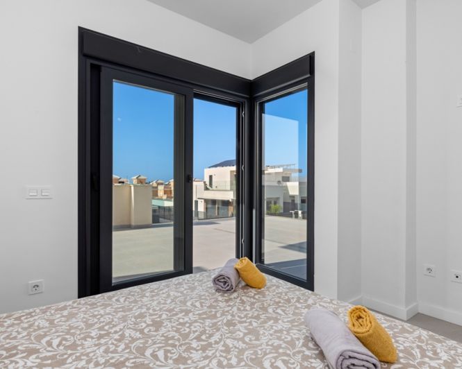 Image No.21-3 Bed Townhouse for sale