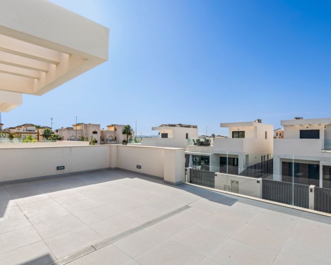 Image No.23-3 Bed Townhouse for sale