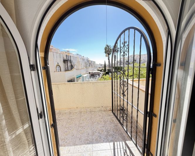 Image No.12-2 Bed Townhouse for sale