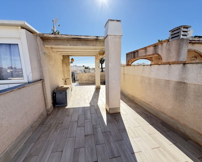 Image No.21-2 Bed Townhouse for sale