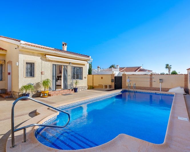 Image No.2-Villa de 4 chambres à vendre à Ciudad Quesada