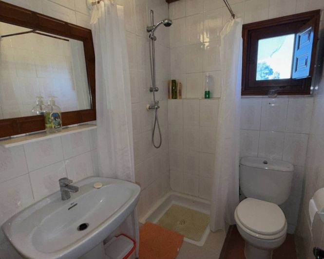 Image No.18-6 Bed Country Property for sale