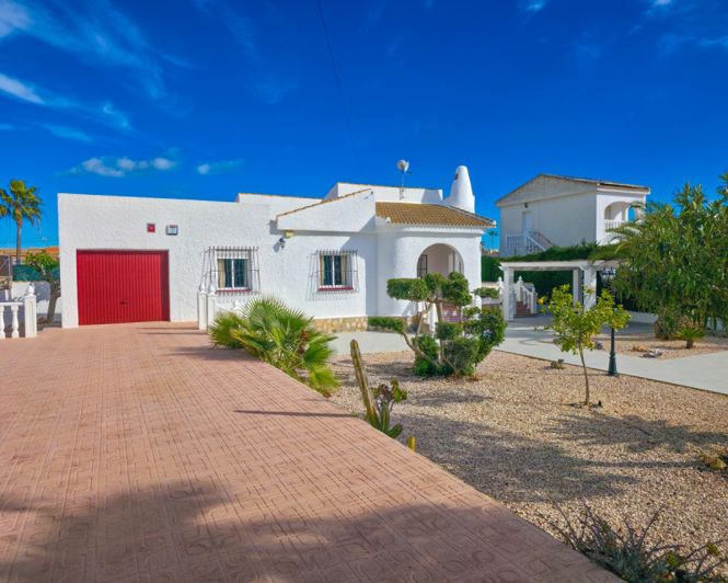 Image No.2-Villa de 4 chambres à vendre à Torrevieja