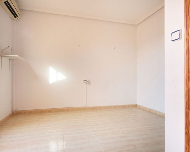 Image No.14-3 Bed Townhouse for sale