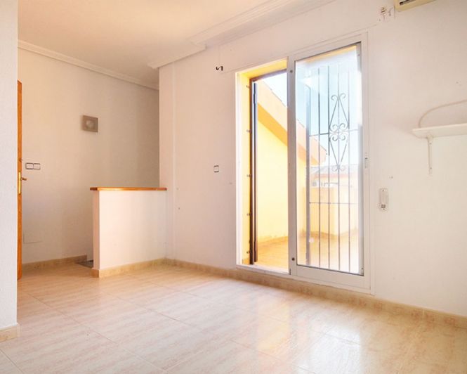 Image No.15-3 Bed Townhouse for sale