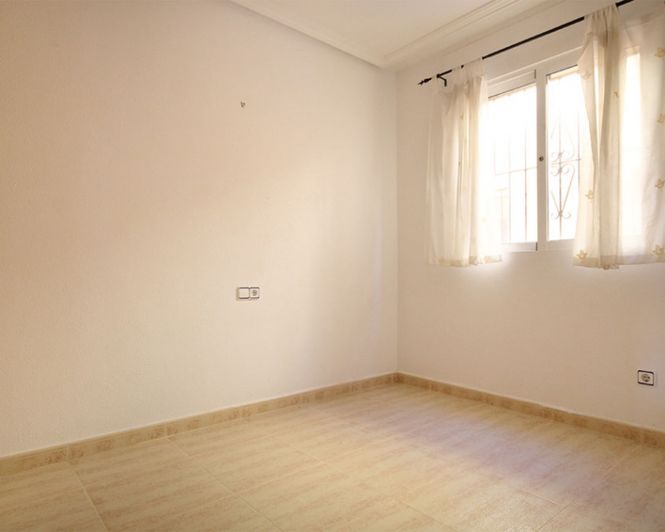 Image No.8-3 Bed Townhouse for sale